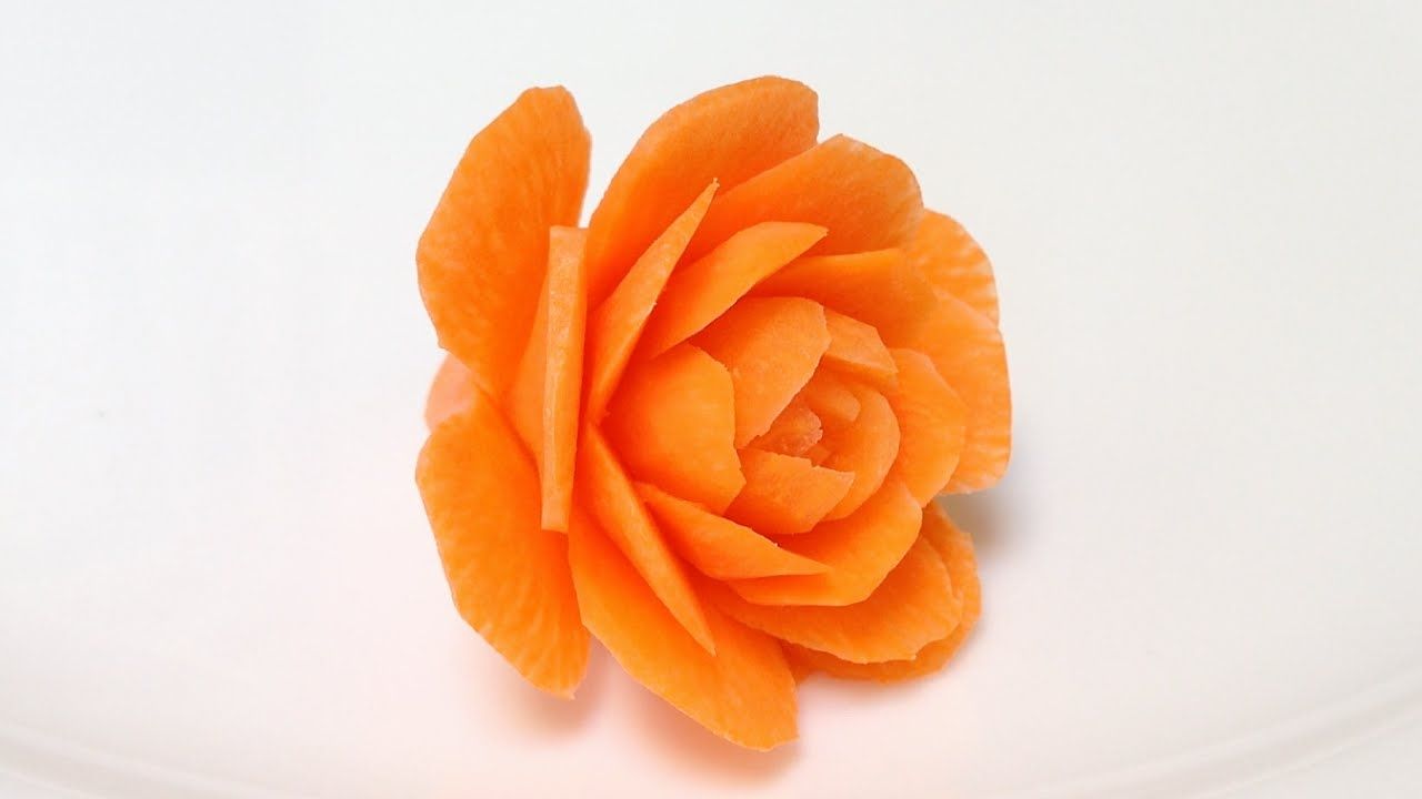 Cách tỉa hoa hồng xếp lớp từ cà rốt đơn giản