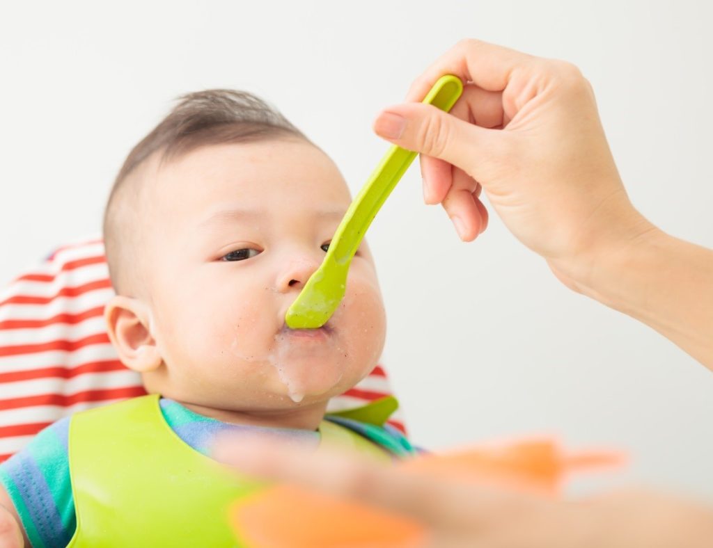 Những điều cha mẹ cần biết về chế độ dinh dưỡng cho trẻ 1 tuổi