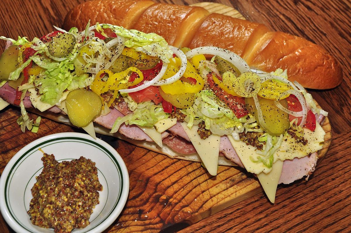 Submarine sandwich là bánh mì của Ý
