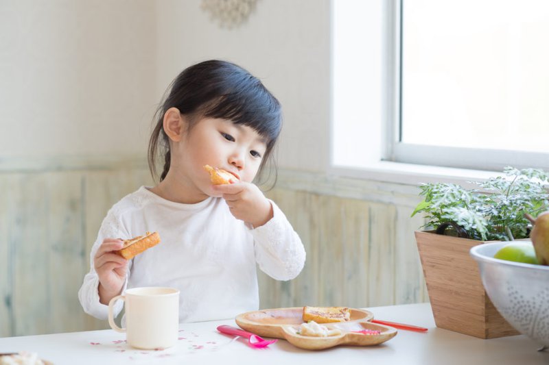 Trẻ cần được có chế độ dinh dưỡng phù hợp với lứa tuổi của mình