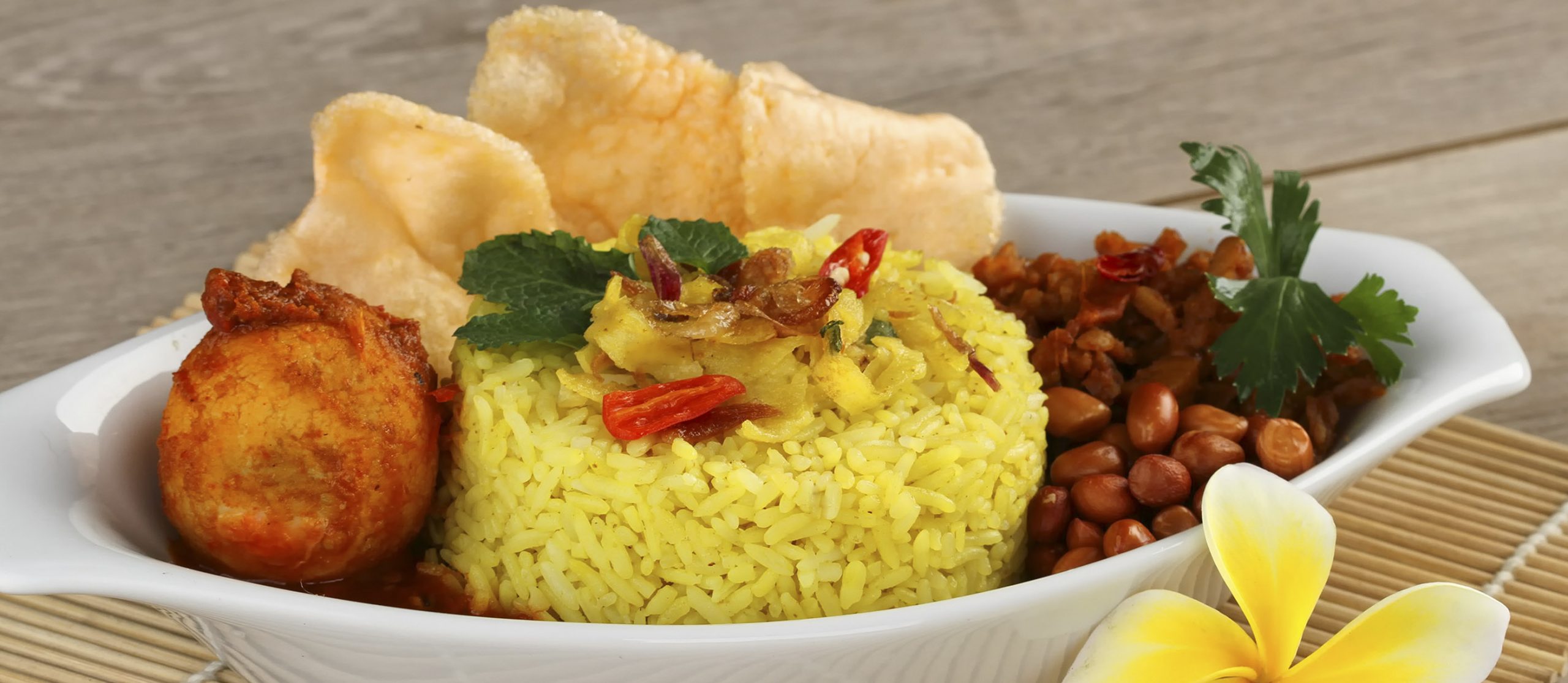 Nasi Kuning - thu hút du khách khi đến với Indonesia
