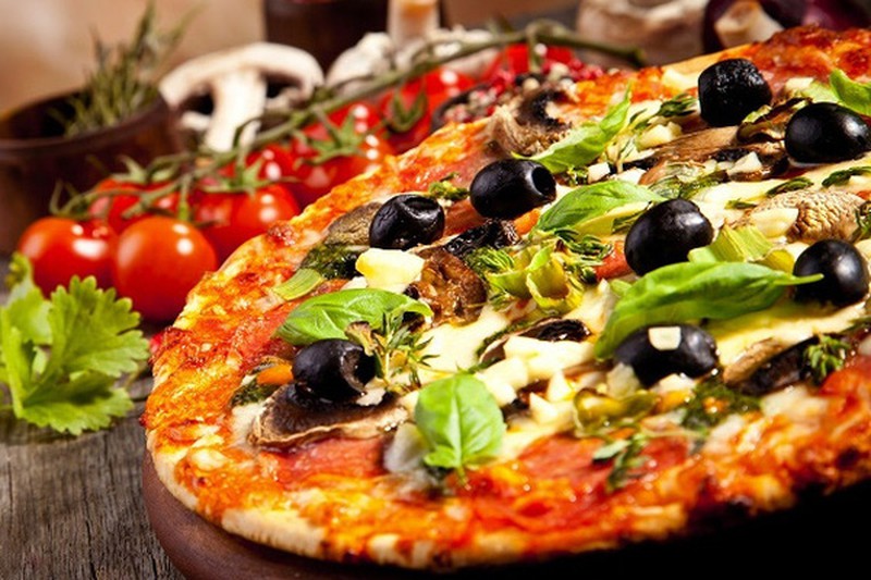 Thưởng thức pizza đại gia có giá gần 5 tỷ đồng